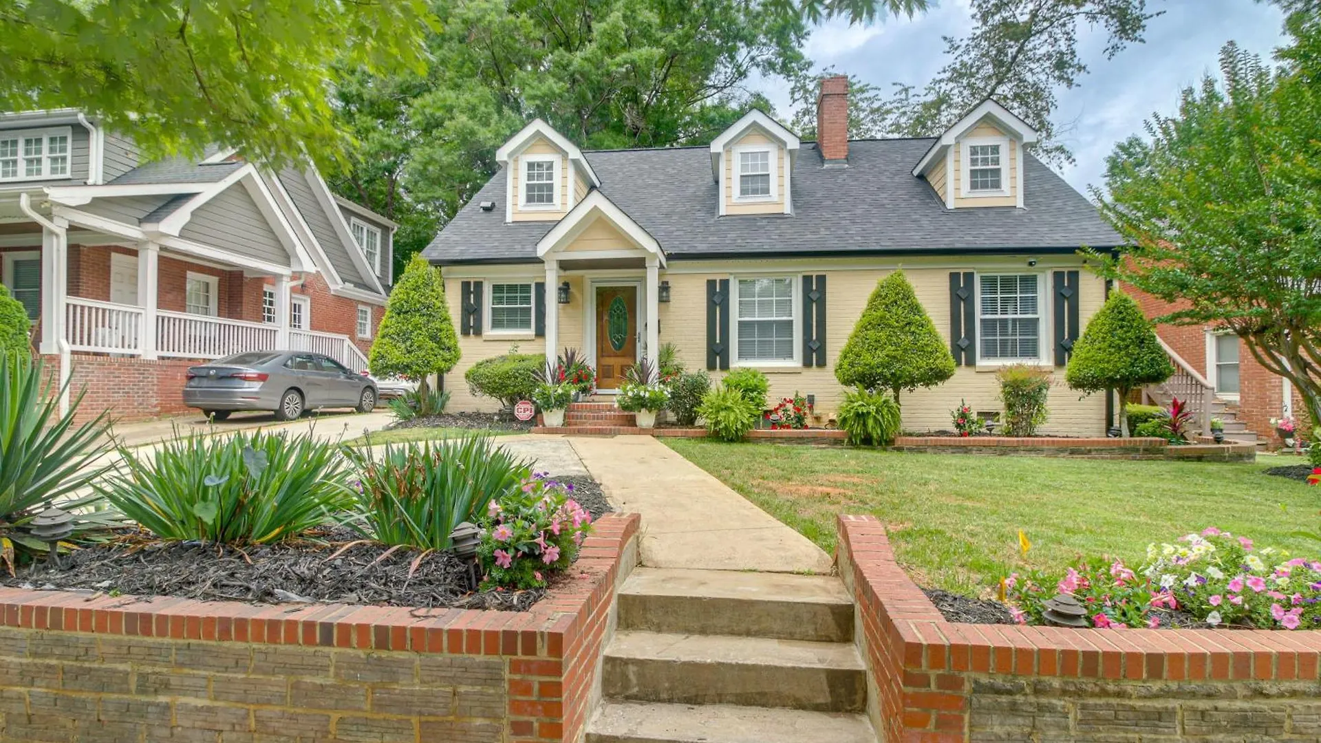 Charlotte Home With Yard - Near Spectrum Center!